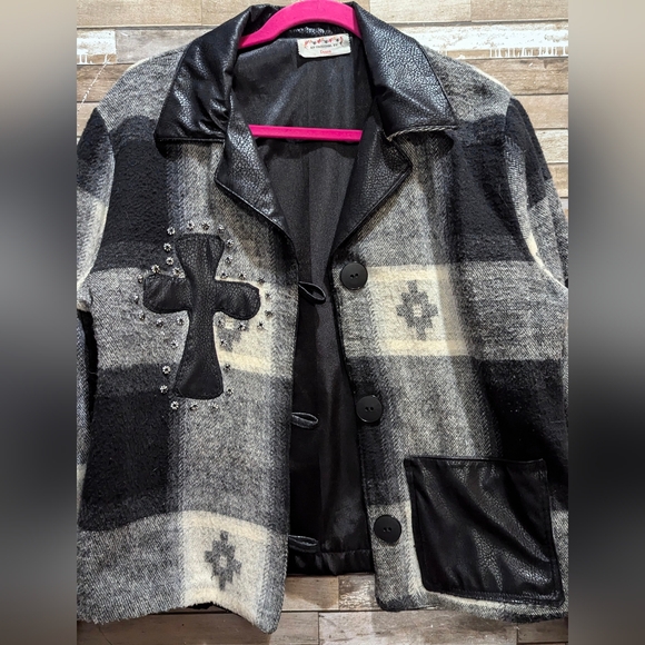 Handcrafted Original Design by Donna Gray/Black Fleece/Flannel Jacket - Picture 3 of 16